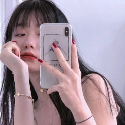戴脚镣的女孩